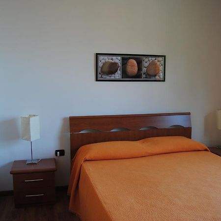 B&B Sosta Sul Lago レッツェノ エクステリア 写真