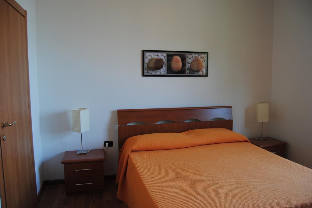 B&B Sosta Sul Lago レッツェノ エクステリア 写真