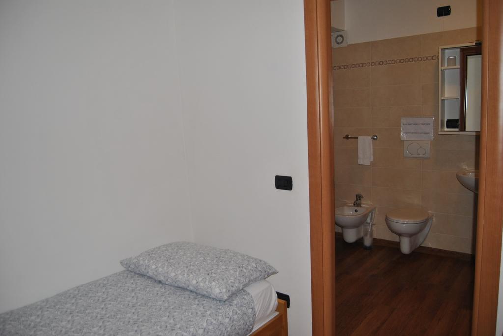 B&B Sosta Sul Lago レッツェノ エクステリア 写真
