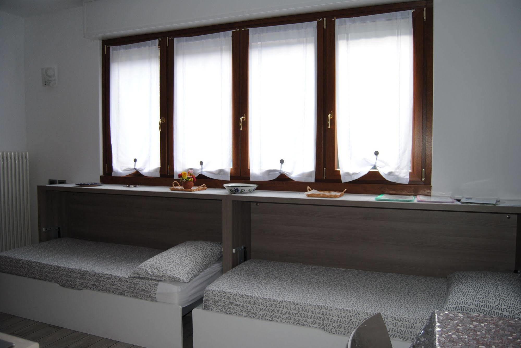 B&B Sosta Sul Lago レッツェノ エクステリア 写真