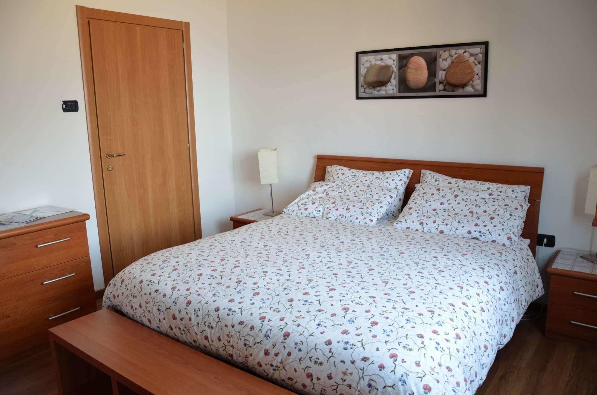 B&B Sosta Sul Lago レッツェノ エクステリア 写真
